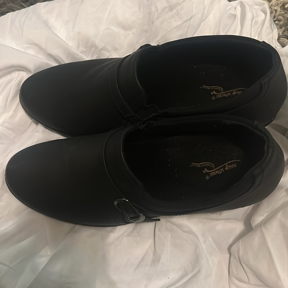 Easy Streets - Picture 2 of 4